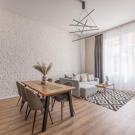 Exclusive Stylish Suite By Prestige Homes Next To The Oktogon Budapest Esterno foto